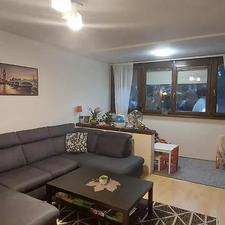3 Izbovy Marina Apartamento *