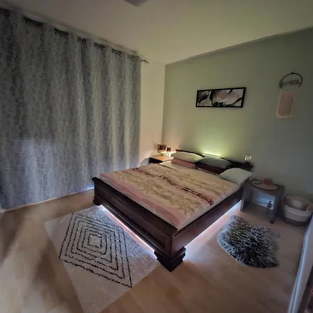 Апартаменти 3 Izbovy Marina