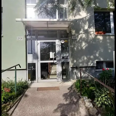 3 Izbovy Marina Апартаменти *